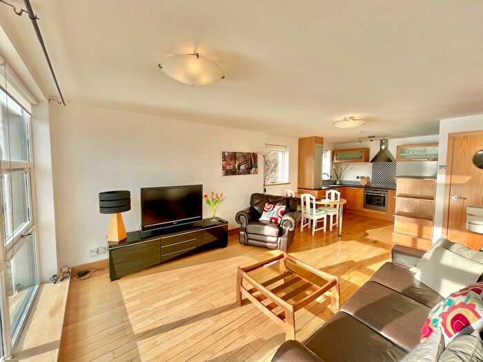 2 Bedroom Property To Rent In Quayside, Newcastle Upon Tyne, NE1