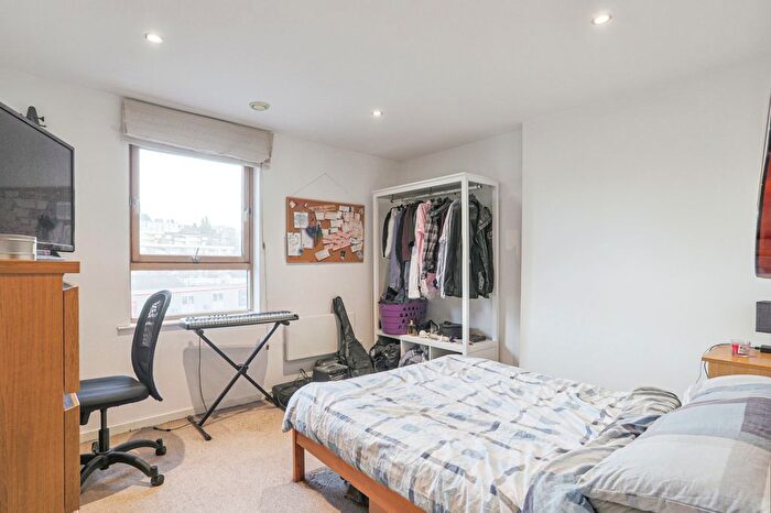 2 Bedroom Flat For Sale In Marsh Lane, Leeds, West Yorkshire, LS9