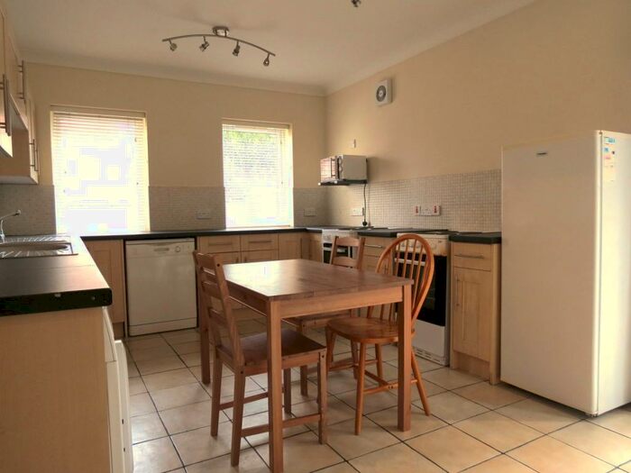 8 Bedroom House To Rent In Bedroom Detached House In Winton, BH9