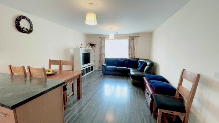 2 Bedroom Flat To Rent In Hastings Road, West Ealing, W13