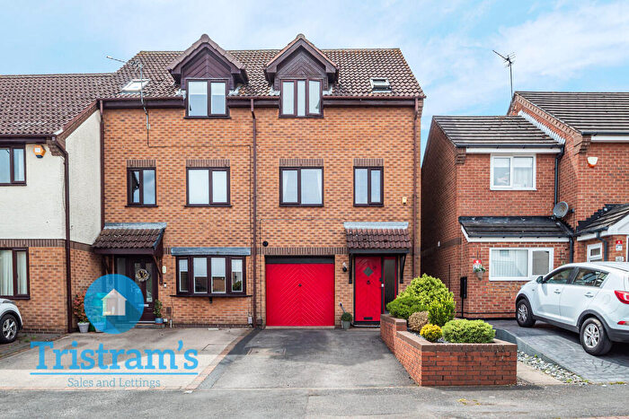 3 Bedroom Town House For Sale In Clough Court, Nottingham, NG8
