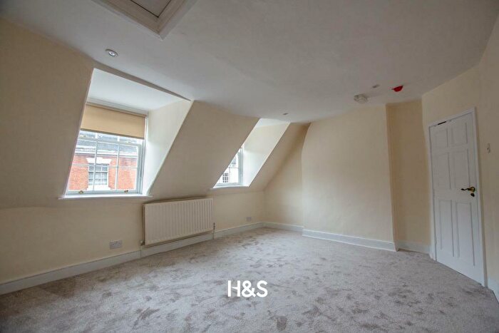 2 Bedroom Apartment To Rent In High Street, Warwick, CV34