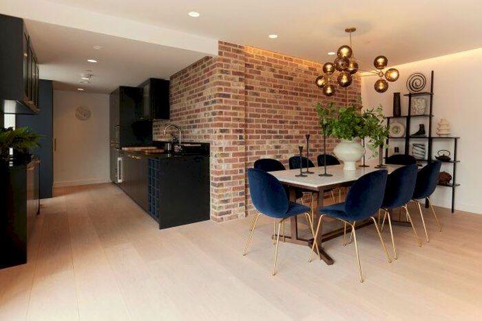 3 Bedroom Flat To Rent In Berwick Street, London, W1F