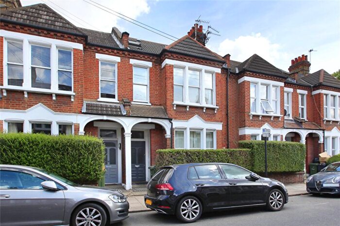 2 Bedroom Flat For Sale In Hazelbourne Road, Clapham South, SW12