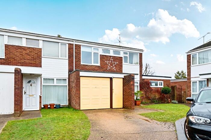 3 Bedroom Detached House For Sale In Frimley, Surrey, GU16