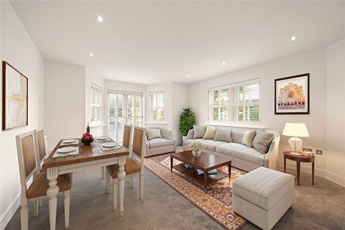 2 Bedroom Flat To Rent In More Lane, Esher, Surrey, KT10