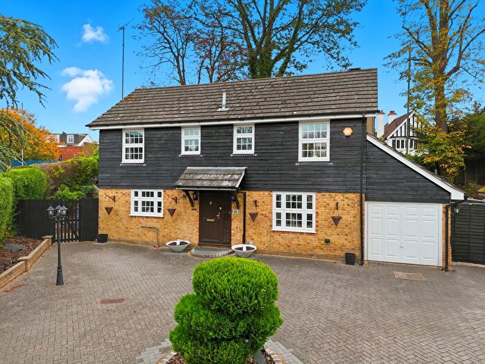 3 Bedroom Detached House For Sale In Fairlands Avenue, Buckhurst Hill, IG9
