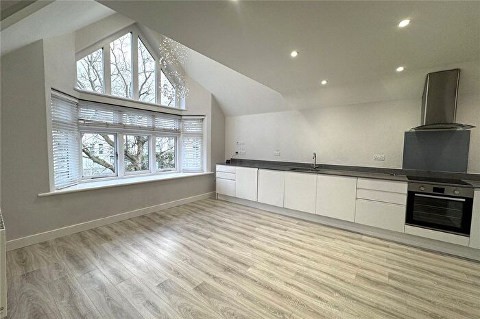 2 Bedroom Flat For Sale In Clockhouse Road, Farnborough, Hampshire, GU14