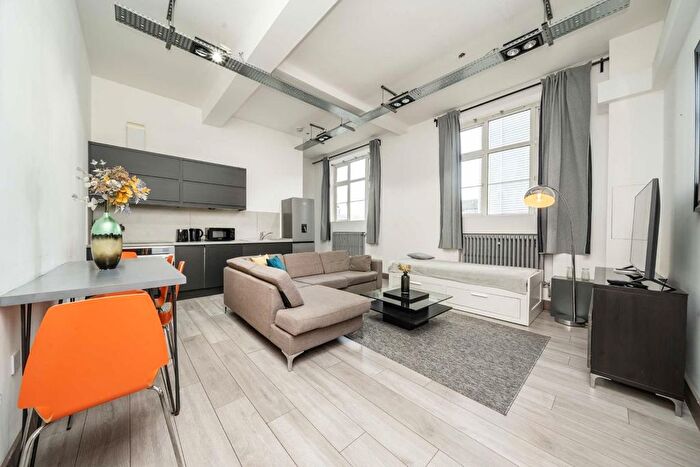 2 Bedroom Flat To Rent In Power Road, Chiswick, W4