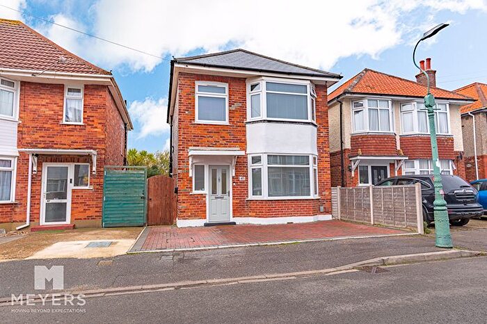 3 Bedroom Detached House For Sale In Coombe Gardens, Redhill, BH10