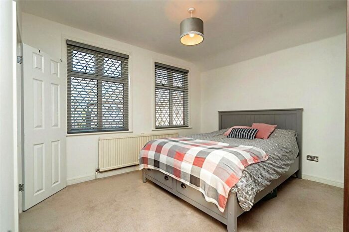 4 Bedroom Detached House For Sale In Mildmay Road, Romford, RM7
