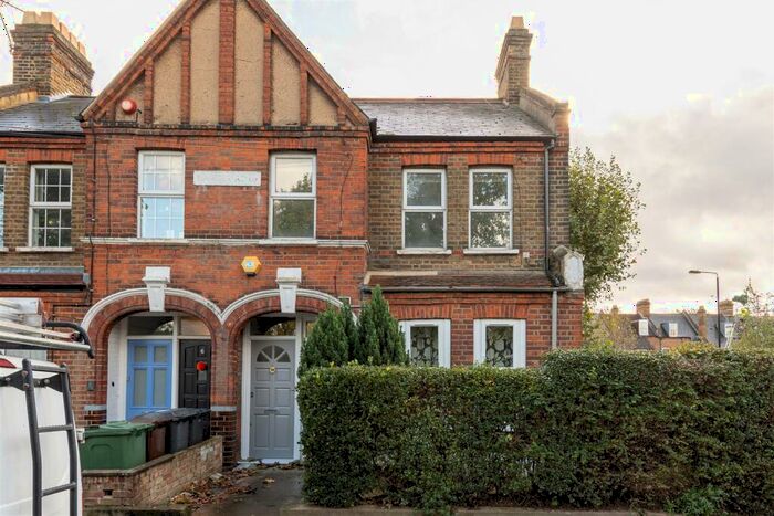 2 Bedroom Apartment To Rent In Warner Road, Walthamstow, E17
