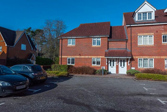 2 Bedroom Apartment To Rent In Woodside Court, Farnborough, GU14