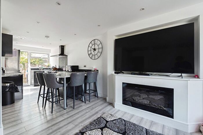 3 Bedroom Terraced House For Sale In Salesbury Drive, Billericay, Essex, CM11