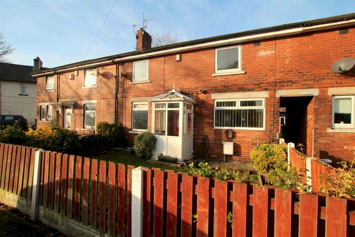 2 Bedroom Town House To Rent In Lidget Avenue, Bradford, BD7