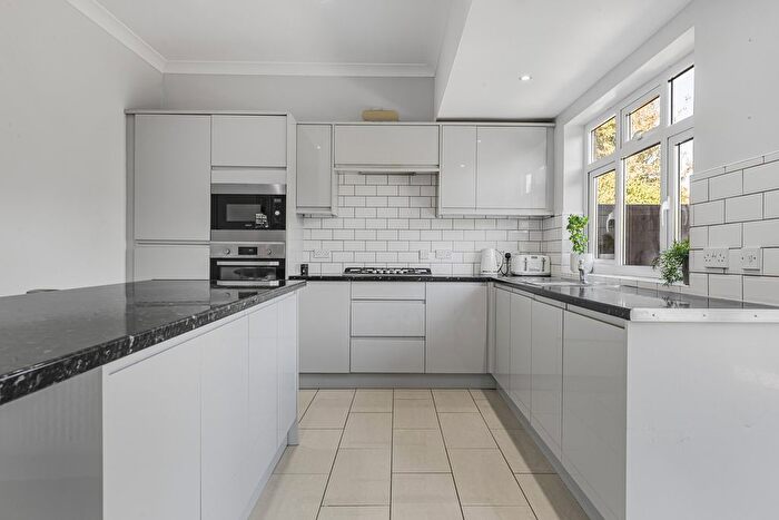 5 Bedroom Semi-detached House For Sale In Coniston Road, Bromley, BR1
