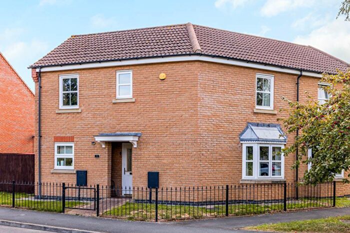 3 Bedroom Semi-Detached House For Sale In Palin Drive, Spalding, PE11