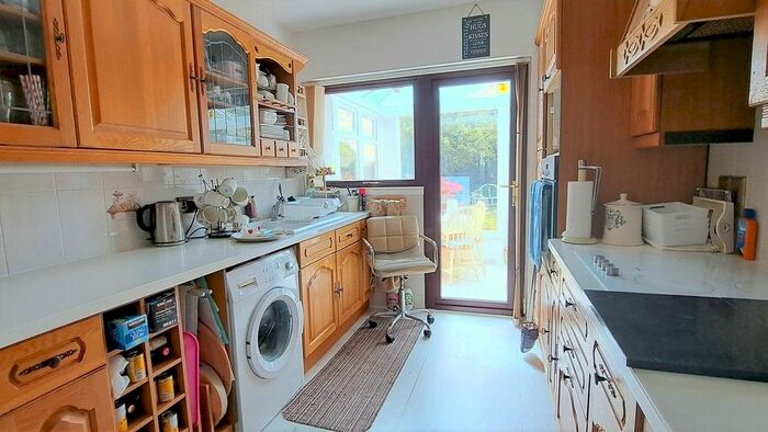 2 Bedroom Bungalow For Sale In Osborne Road, New Milton, BH25