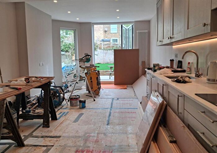 2 Bedroom Flat To Rent In Bathurst Gardens, Kensal Rise, London, NW10