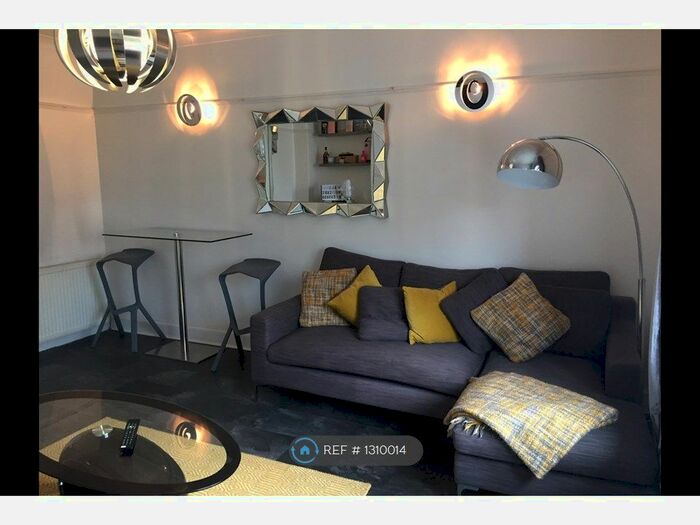 2 Bedroom Flat To Rent In Polwarth Road, Aberdeen AB11