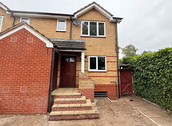 3 Bedroom Property To Rent In Queens Road, Thames Ditton, KT7