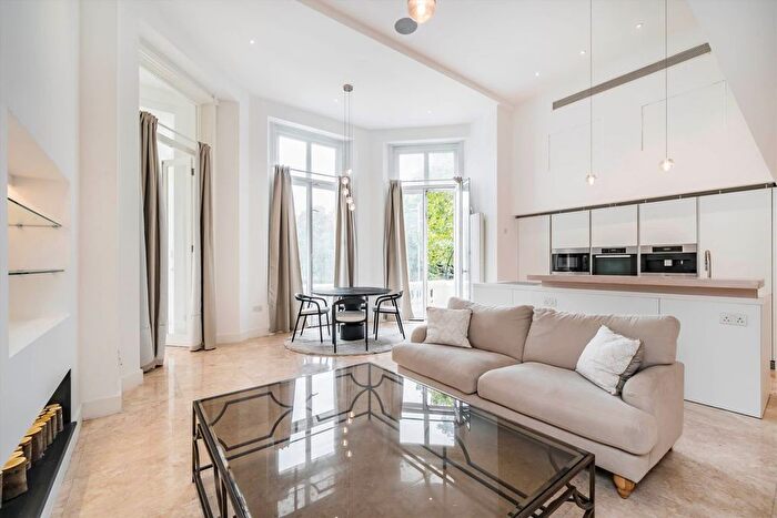 4 Bedroom Flat To Rent In Hyde Park Gate, South Kensington, SW7