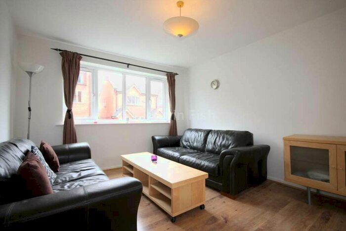 3 Bedroom Flat To Rent In Nash Street, Hulme, Manchester, M15