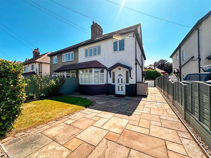 3 Bedroom Maisonette To Rent In Welburn Avenue, Leeds, LS16
