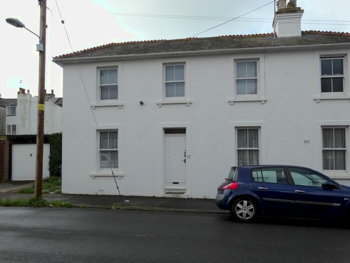 1 Bedroom Flat To Rent In Selborne Road, Littlehampton, BN17