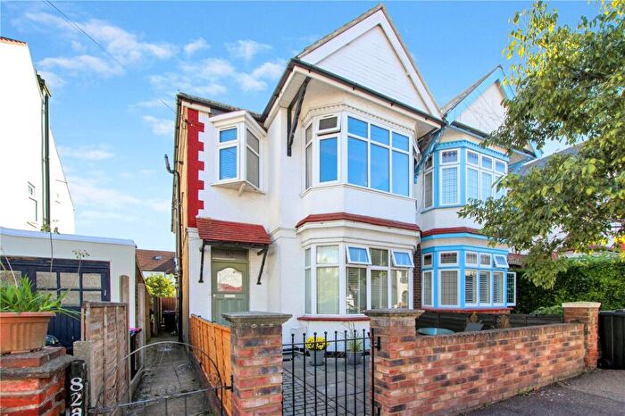 3 Bedroom Apartment For Sale In Lord Roberts Avenue, Leigh-on-Sea, Essex, SS9