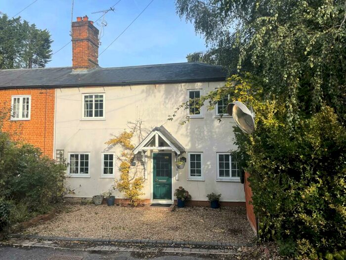 3 Bedroom Semi-Detached House To Rent In Elvetham Road, Fleet, GU51