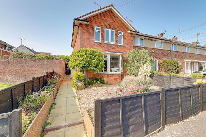 3 Bedroom End Of Terrace House For Sale In Bramble Crescent, Worthing, BN13