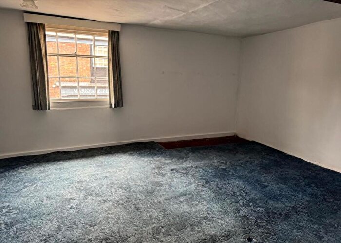 2 Bedroom Cottage For Sale In High Street Markyate, St. Albans, Hertfordshire, AL3