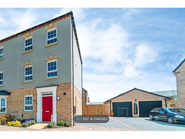 3 Bedroom Semi-Detached House To Rent In Southern Cross, Bedford, MK42