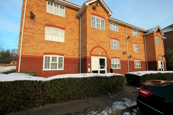 2 Bedroom Flat To Rent In Coal Court, Grays, RM17