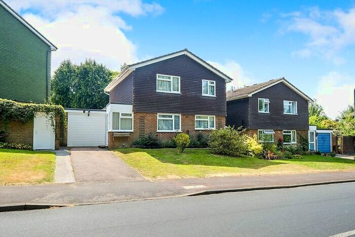 4 Bedroom Detached House To Rent In Cleveland, Tunbridge Wells, Kent, TN2