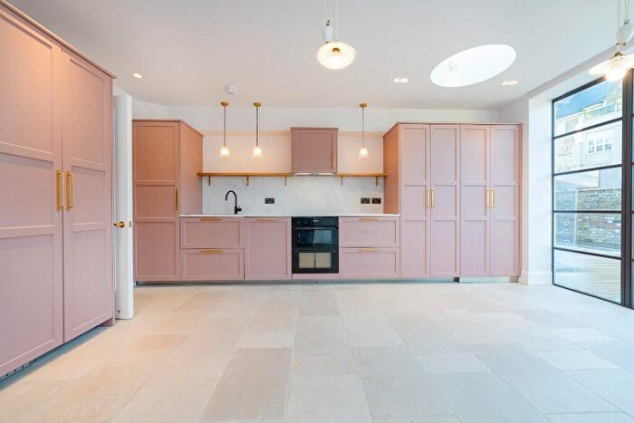 2 Bedroom Property To Rent In Wildwood Grove, London, NW3