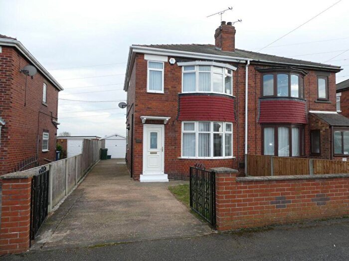 3 Bedroom Semi-Detached House To Rent In Ingleborough Drive, Sprotbrough, DN5