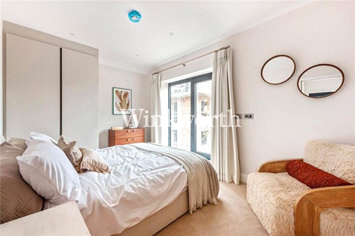 2 Bedroom Apartment For Sale In Frankum Mews, Wood Green, London, N22