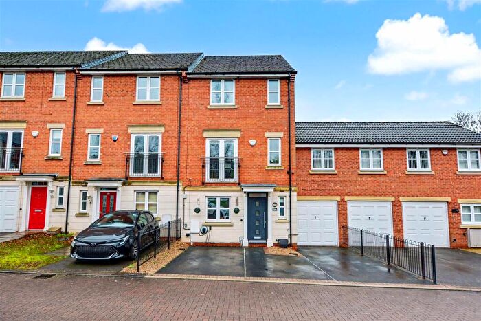 4 Bedroom Town House For Sale In Rowley Drive, Nottingham, NG5