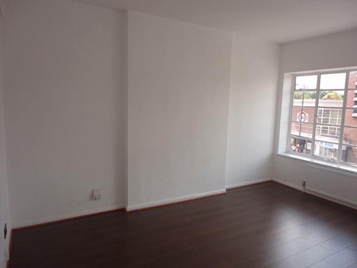 2 Bedroom Apartment To Rent In Station Chambers, Brownlow Road, London, N11