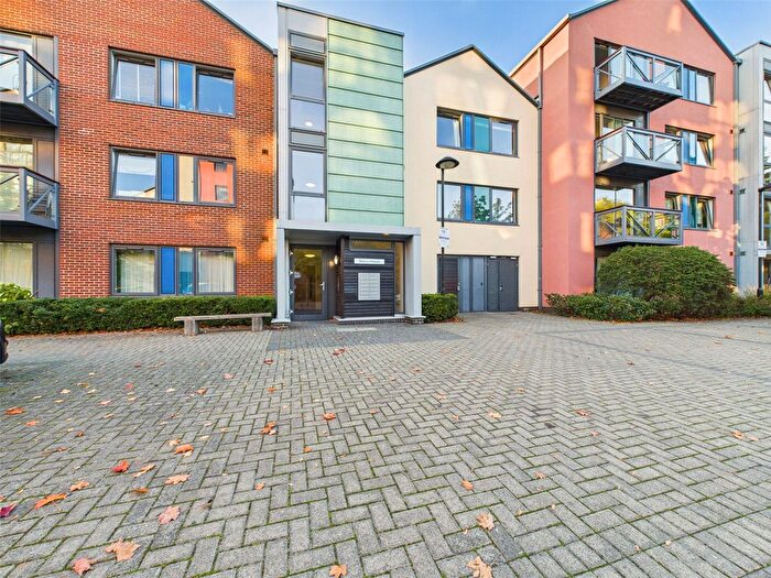 1 Bedroom Flat To Rent In Warren House, Isleworth, TW7