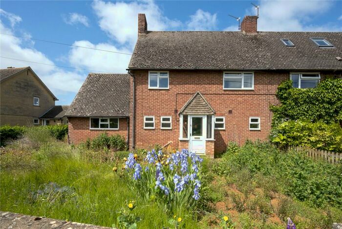 3 Bedroom Semi-Detached House For Sale In Duns Tew Road, Hempton, Banbury, Oxfordshire, OX15