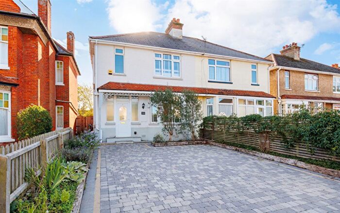 3 Bedroom Semi Detached House For Sale In Stylish Family Home, Park Road, Cowes, PO31