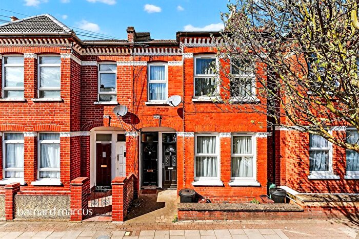 2 Bedroom Maisonette For Sale In Leverson Street, London, SW16