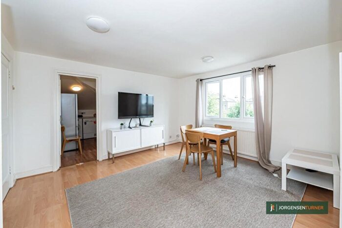 2 Bedroom Flat To Rent In Brondesbury Road, Queens Park, NW6