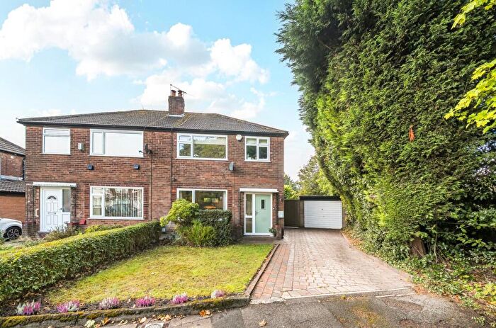3 Bedroom Semi-Detached House For Sale In Lyndene Avenue, Worsley, Manchester, M28