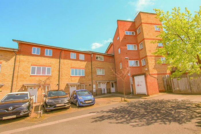 2 Bedroom Flat For Sale In Carmichael Close, Ruislip, HA4