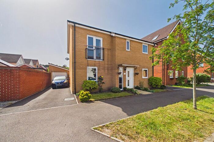 4 Bedroom Detached House For Sale In Jaguar Lane, Bracknell, Berkshire, RG12