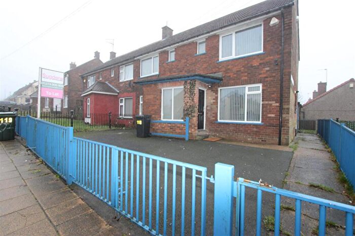 5 Bedroom Semi Detached House To Rent In Broadstone Way, Bradford, BD4